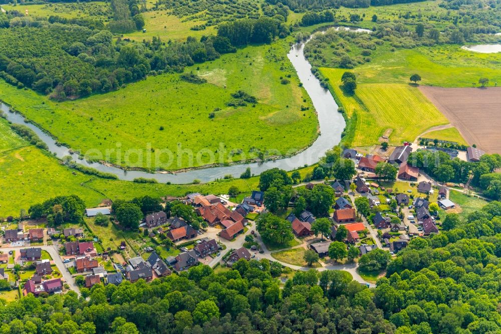 Bergbossendorf from the bird's eye view: Village on the river bank areas of Lippe in Bergbossendorf in the state North Rhine-Westphalia, Germany