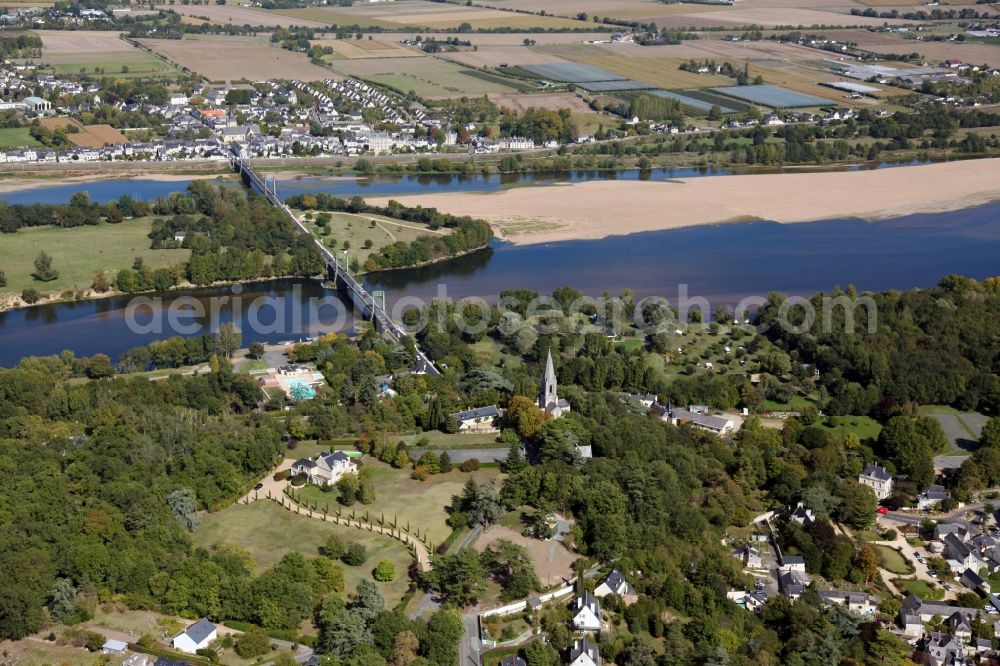 Aerial photograph Gennes Val de Loire - Village on the river bank areas of the Loire in Gennes Val de Loire (former Gennes) in Pays de la Loire, France