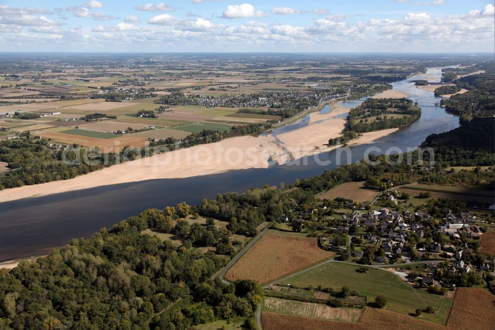 Aerial image Le Thoureil - Village on the river bank areas of the Loire in the district Besse in Le Thoureil in Pays de la Loire, France. In the river one of the numerous sandbanks