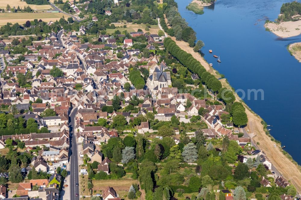 Saint-Dye-sur-Loire from the bird's eye view: Village on the river bank areas of the Loire in Saint-Dye-sur-Loire in Centre-Val de Loire, France