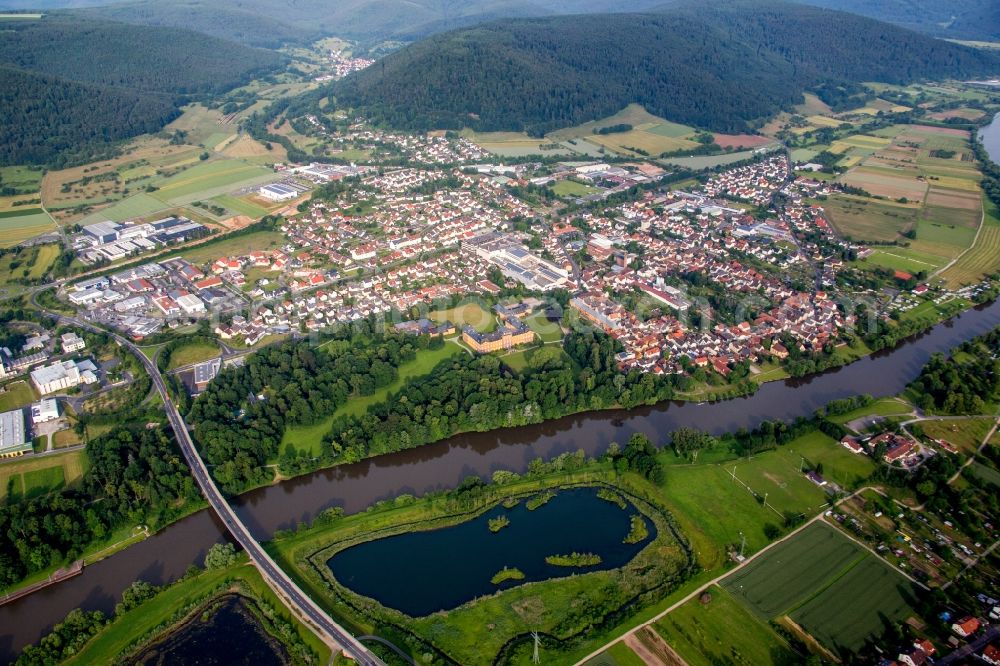 Aerial photograph Kleinheubach - Village on the river bank areas of the Main river in Kleinheubach in the state Bavaria, Germany