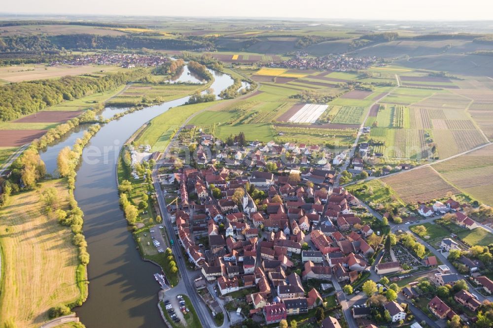 Aerial photograph Eisenheim - Village on the river bank areas of the Main river in the district Obereisenheim in Eisenheim in the state Bavaria, Germany