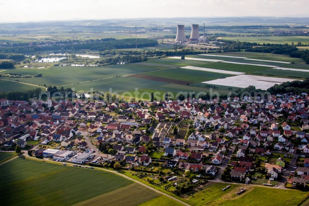 Aerial image Röthlein - Village on the river bank areas of the Main river in the district Hirschfeld in Roethlein in the state Bavaria, Germany