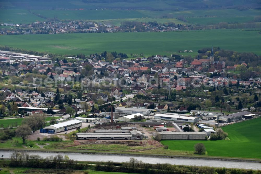 Aerial photograph Groß Ammensleben - Village on the river bank areas of Mittellandkanal in Niedere Boerde in Gross Ammensleben state Saxony-Anhalt