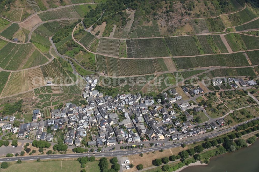 Aerial image Ediger-Eller - Village on the river bank areas of the river Mosel in Ediger-Eller in the state Rhineland-Palatinate, Germany