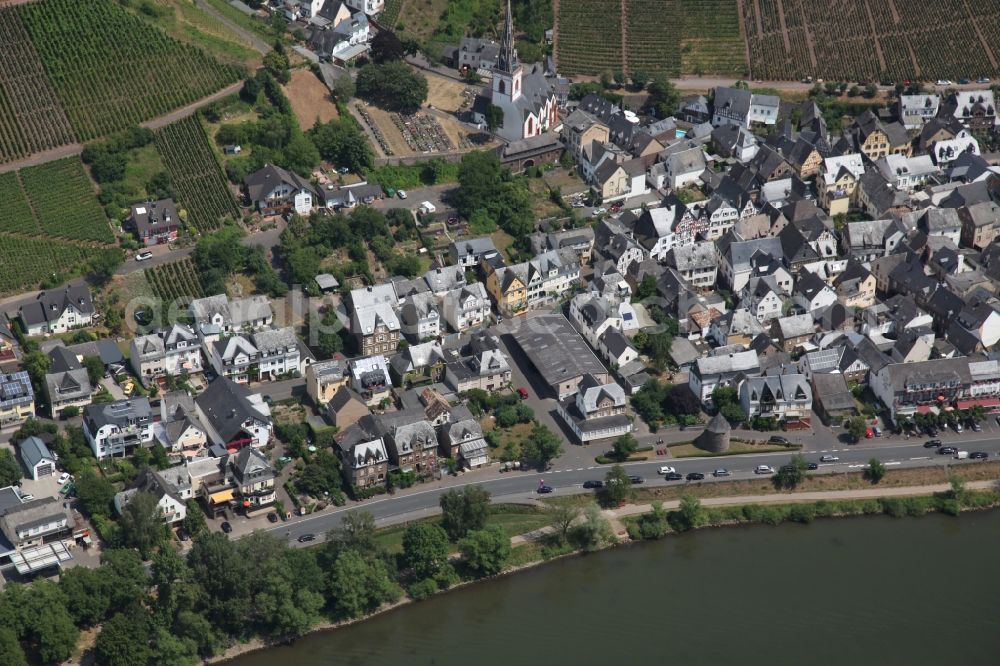 Aerial image Ediger-Eller - Village on the river bank areas of the river Mosel in Ediger-Eller in the state Rhineland-Palatinate, Germany