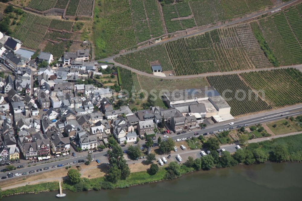 Aerial photograph Ediger-Eller - Village on the river bank areas of the river Mosel in Ediger-Eller in the state Rhineland-Palatinate, Germany