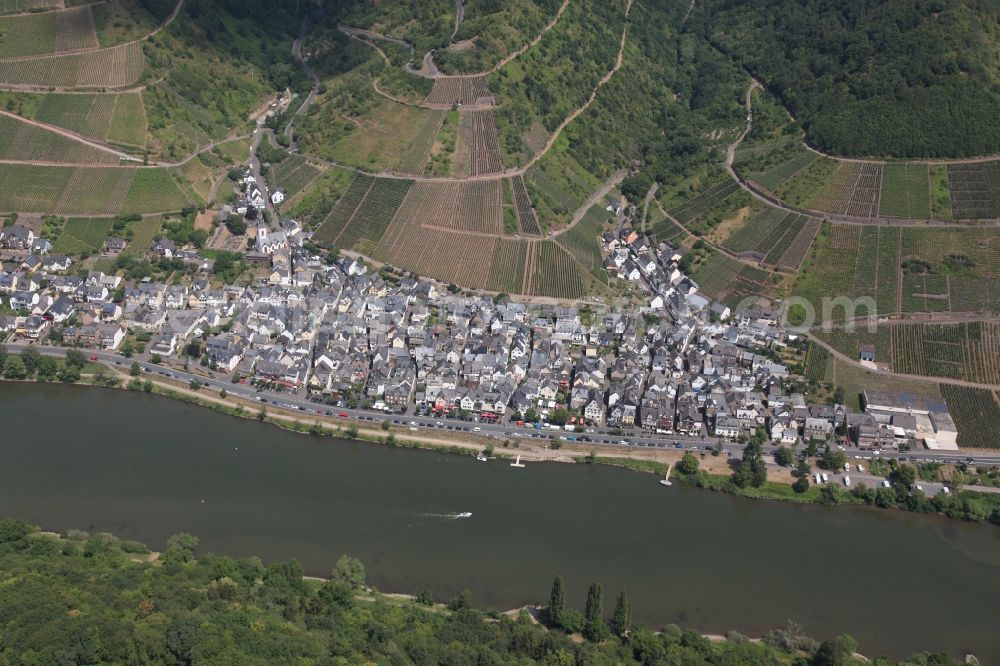 Ediger-Eller from above - Village on the river bank areas of the river Mosel in Ediger-Eller in the state Rhineland-Palatinate, Germany