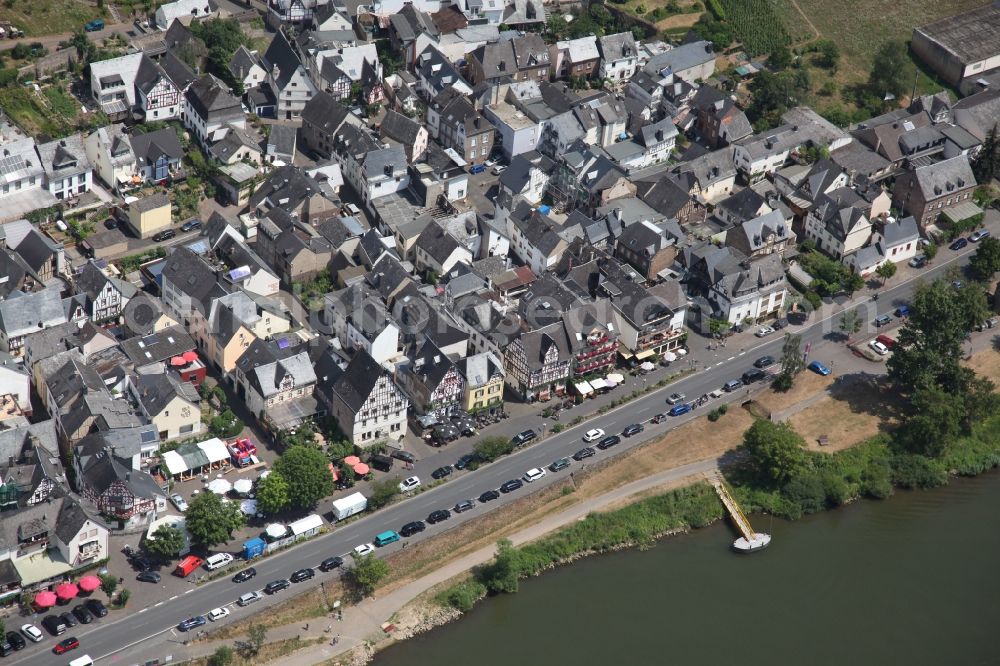 Aerial photograph Ediger-Eller - Village on the river bank areas of the river Mosel in Ediger-Eller in the state Rhineland-Palatinate, Germany