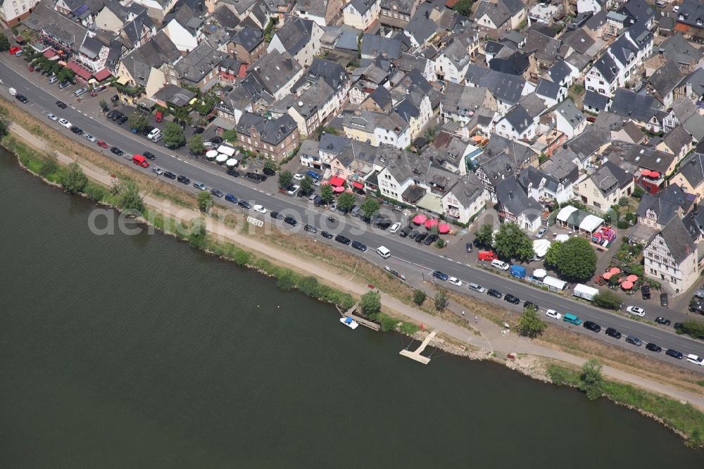 Aerial photograph Ediger-Eller - Village on the river bank areas of the river Mosel in Ediger-Eller in the state Rhineland-Palatinate, Germany