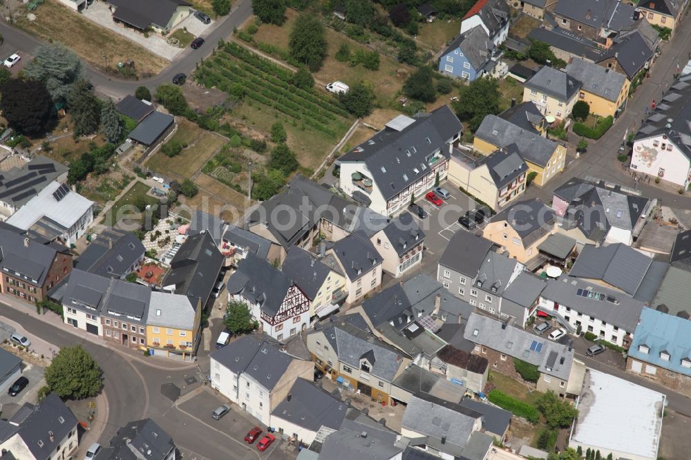 Kröv from the bird's eye view: Village on the river bank areas of the river Mosel in Kroev in the state Rhineland-Palatinate, Germany