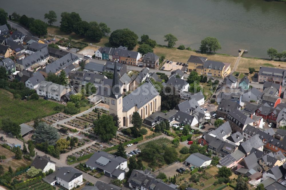 Kröv from above - Village on the river bank areas of the river Mosel in Kroev in the state Rhineland-Palatinate, Germany. In the center of the village the parish church of St. Remigius