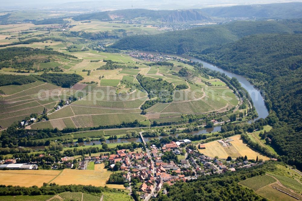 Aerial photograph Oberhausen an der Nahe - Village on the river bank areas of the Nahe river in Oberhausen an der Nahe in the state Rhineland-Palatinate