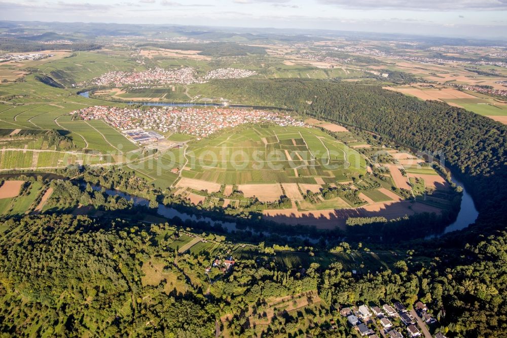 Aerial photograph Hessigheim - Village on the river bank areas of the river Neckar in Hessigheim in the state Baden-Wuerttemberg, Germany