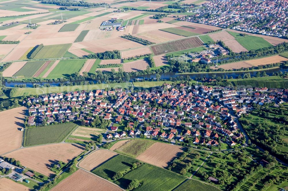 Ingersheim from the bird's eye view: Village on the river bank areas of the river Neckar in the district Kleiningersheim in Ingersheim in the state Baden-Wuerttemberg, Germany