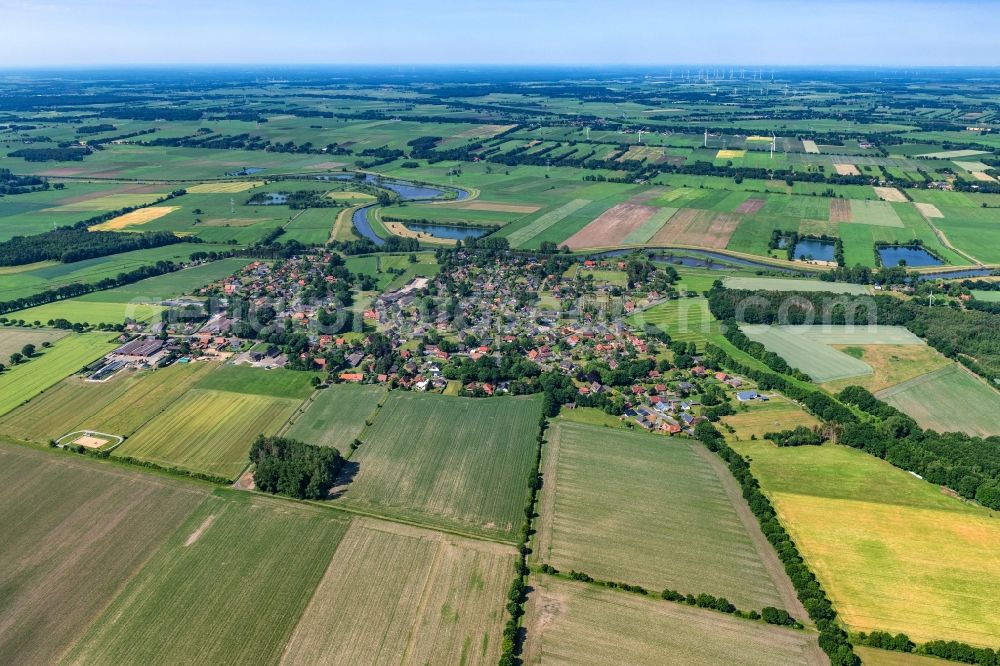 Aerial photograph Estorf - Village center on the river bank areas of the Oste in Graepel in the state Lower Saxony, Germany