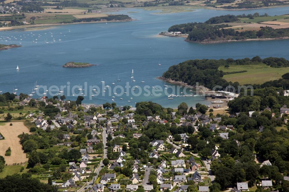 Aerial image Le Minihic-sur-Rance - Village on the river bank areas of Rance in Le Minihic-sur-Rance in Bretagne, France