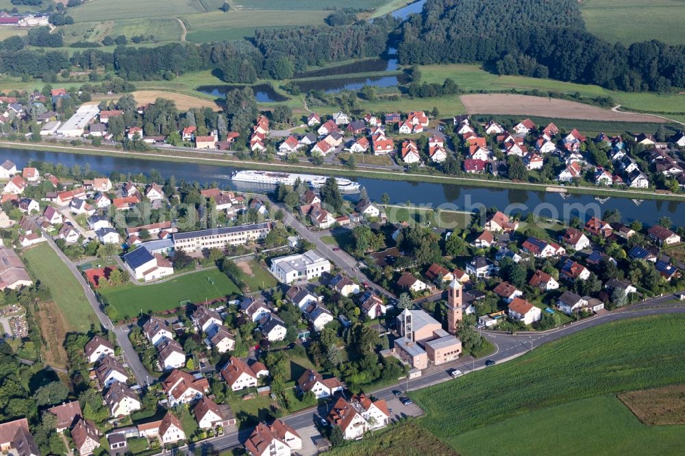 Aerial photograph Möhrendorf - Village on the river bank areas of Regnitz in the district Kleinseebach in Moehrendorf in the state Bavaria, Germany