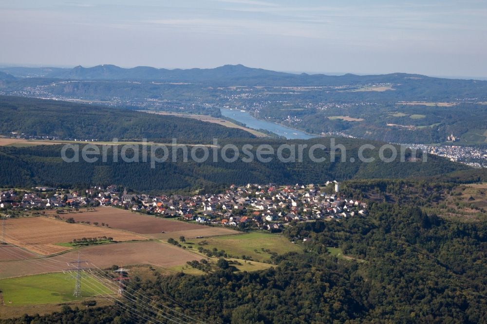 Aerial photograph Brohl-Lützing - Village on the river bank areas of the Rhine river in the district Luetzing in Brohl-Luetzing in the state Rhineland-Palatinate