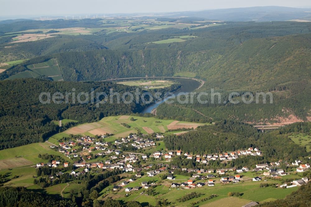 Taben-Rodt from the bird's eye view: Village on the river bank areas of the river Saar in Taben-Rodt in the state Rhineland-Palatinate, Germany