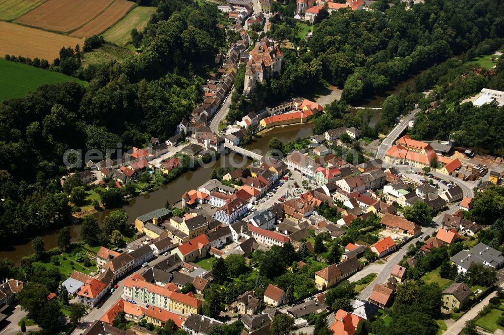 Raabs an der Thaya from the bird's eye view: Village on the river bank areas of Thaya in Raabs an der Thaya in Lower Austria, Austria