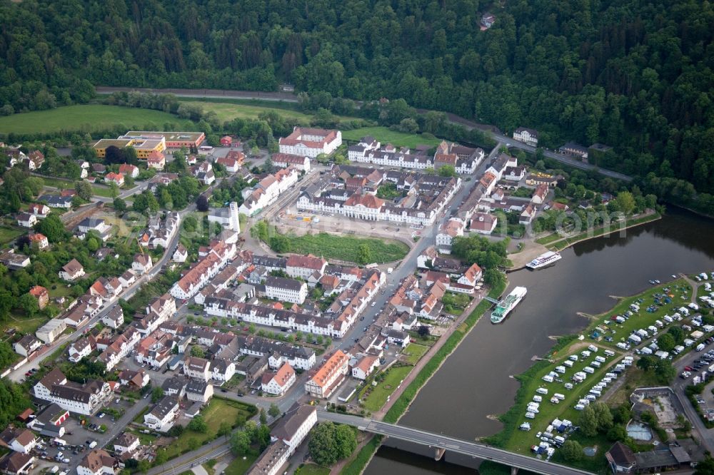 Aerial photograph Bad Karlshafen - Village on the river bank areas of the Weser river in the district Karlshafen in Bad Karlshafen in the state Hesse