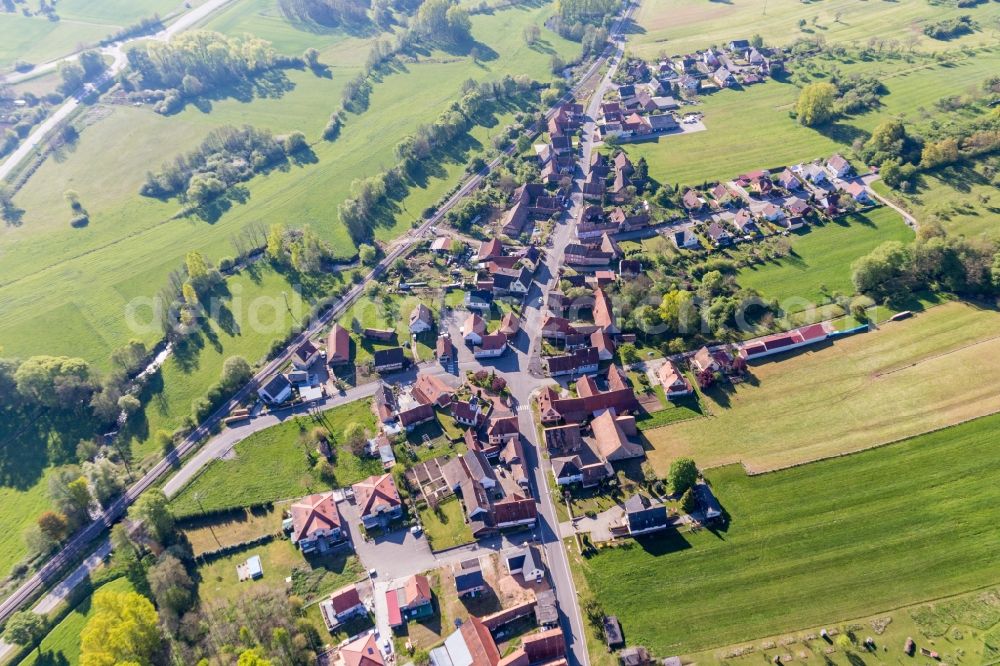 Uttenhoffen from the bird's eye view: Village on the river bank areas of Zinsel in Uttenhoffen in Grand Est, France