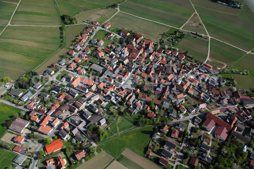 Aerial photograph Gau-Heppenheim - Blick auf den Dorfkern von Gau-Heppenheim, einer Ortsgemeinde im Landkreis Alzey-Worms in Rheinland-Pfalz. Sie gehört der Verbandsgemeinde Alzey-Land an. The village of Gau-Heppenheim, a municipality in the county Alzey-Worms, in Rhineland-Palatinate. It belongs to the municipality of Alzey country.