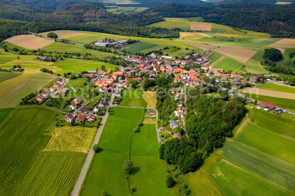 Aerial image Hundsdorf - Agricultural land and field borders surround the settlement area of the village in Hundsdorf in the state Hesse, Germany