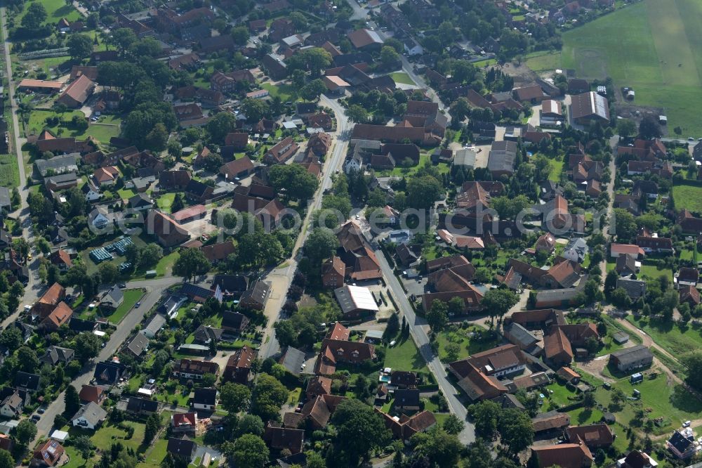 Aerial image Kleinburgwedel - Village core at the Wallstrasse in Kleinburgwedel in the state Lower Saxony