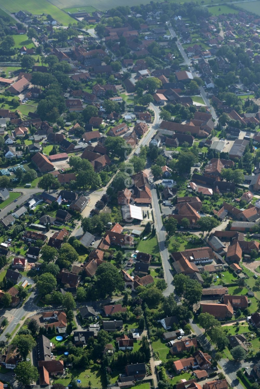 Aerial photograph Kleinburgwedel - Village core at the Wallstrasse in Kleinburgwedel in the state Lower Saxony