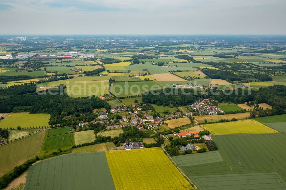 Lenningsen from the bird's eye view: Village core in Lenningsen in the state North Rhine-Westphalia