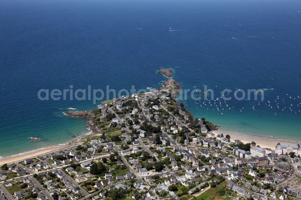 Saint-Lunaire from the bird's eye view: Village on marine coastal area of Golf Saint Malo in Saint-Lunaire in Brittany, France