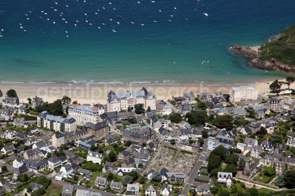 Aerial image Saint-Lunaire - Village on marine coastal area of the Bay of Saint Malo in Saint-Lunaire in Brittany, France