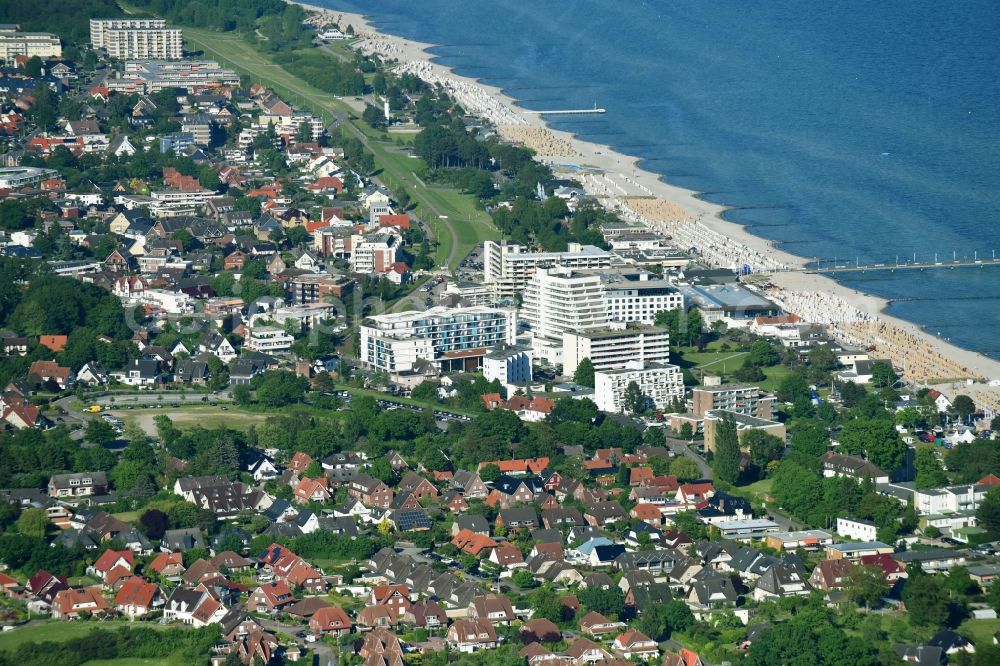 Grömitz from the bird's eye view: Village on marine coastal area of Baltic Sea in Groemitz in the state Schleswig-Holstein, Germany