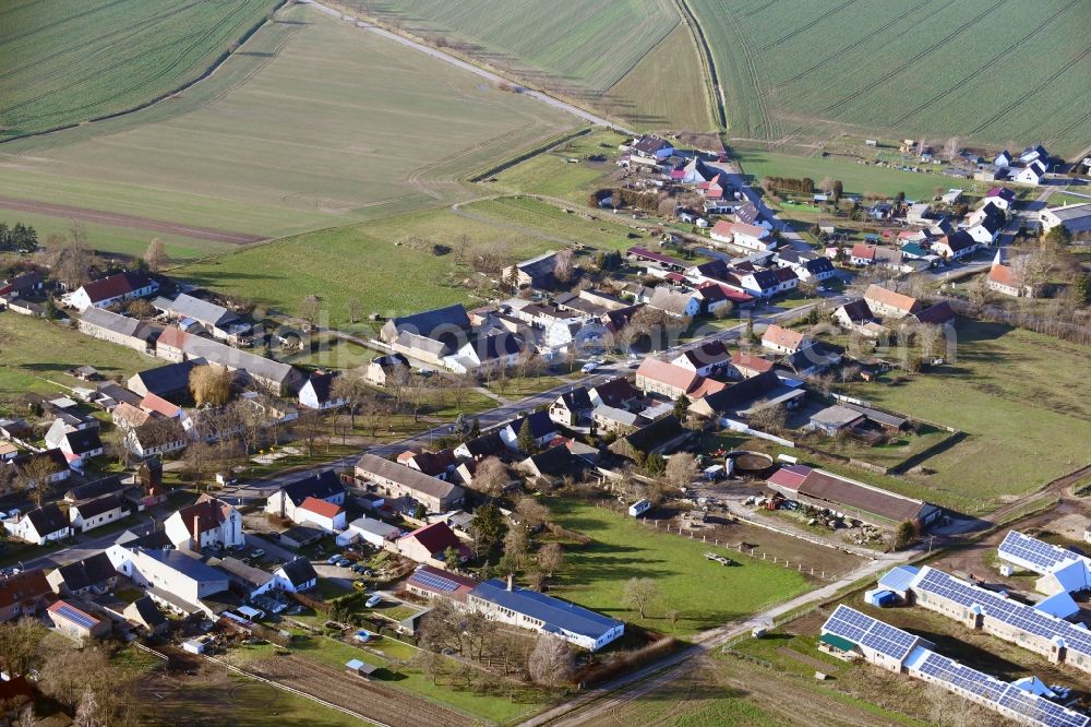 Mildenberg from the bird's eye view: Agricultural land and field borders surround the settlement area of the village in Mildenberg in the state Brandenburg, Germany