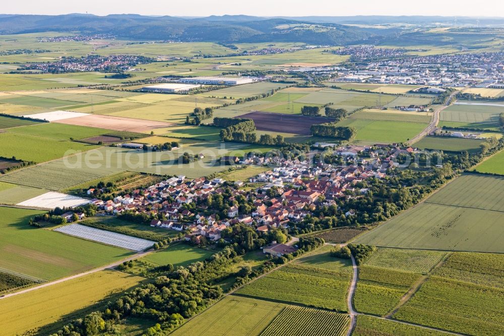 Aerial image Obersülzen - Agricultural land and field borders surround the settlement area of the village in Obersuelzen in the state Rhineland-Palatinate, Germany