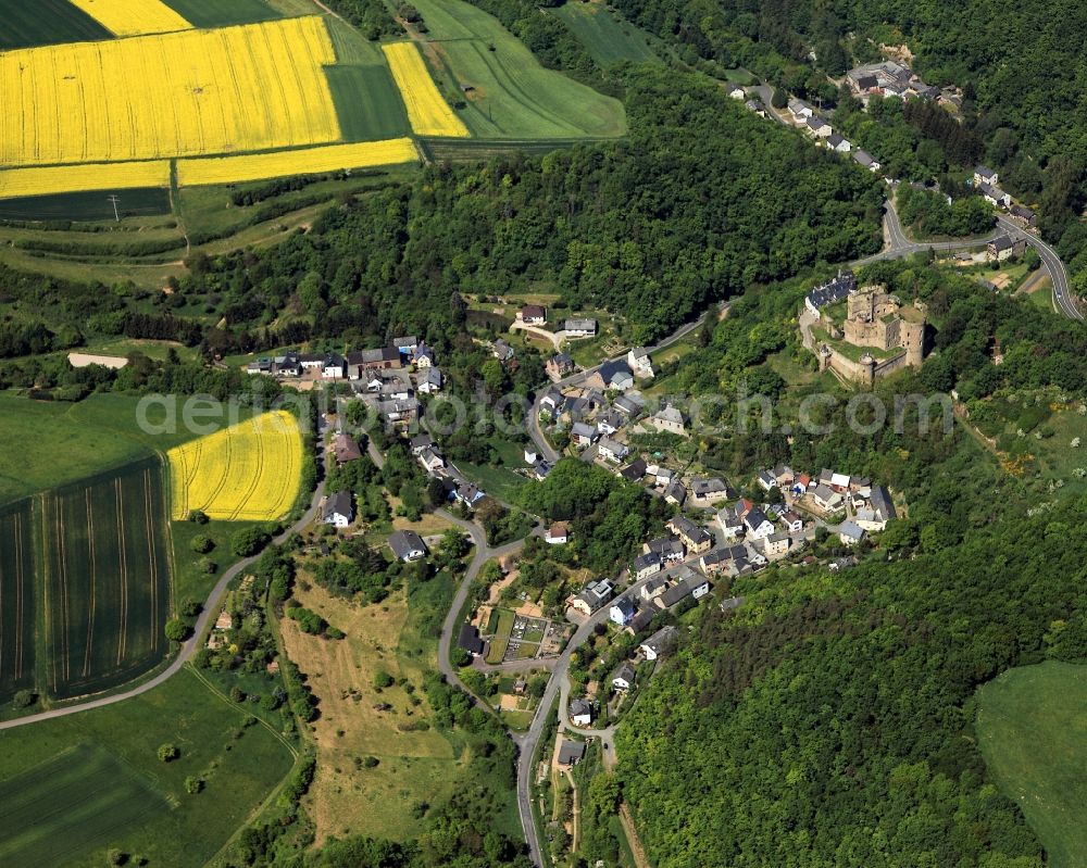 Aerial photograph Reichenberg - Village core in Reichenberg in the state Rhineland-Palatinate. On the right stands the medieval castle Reichenberg