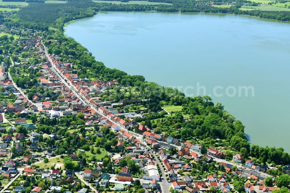 Aerial photograph Arendsee (Altmark) - Village on the lake bank areas of Arendseees in Arendsee (Altmark) in the state Saxony-Anhalt, Germany