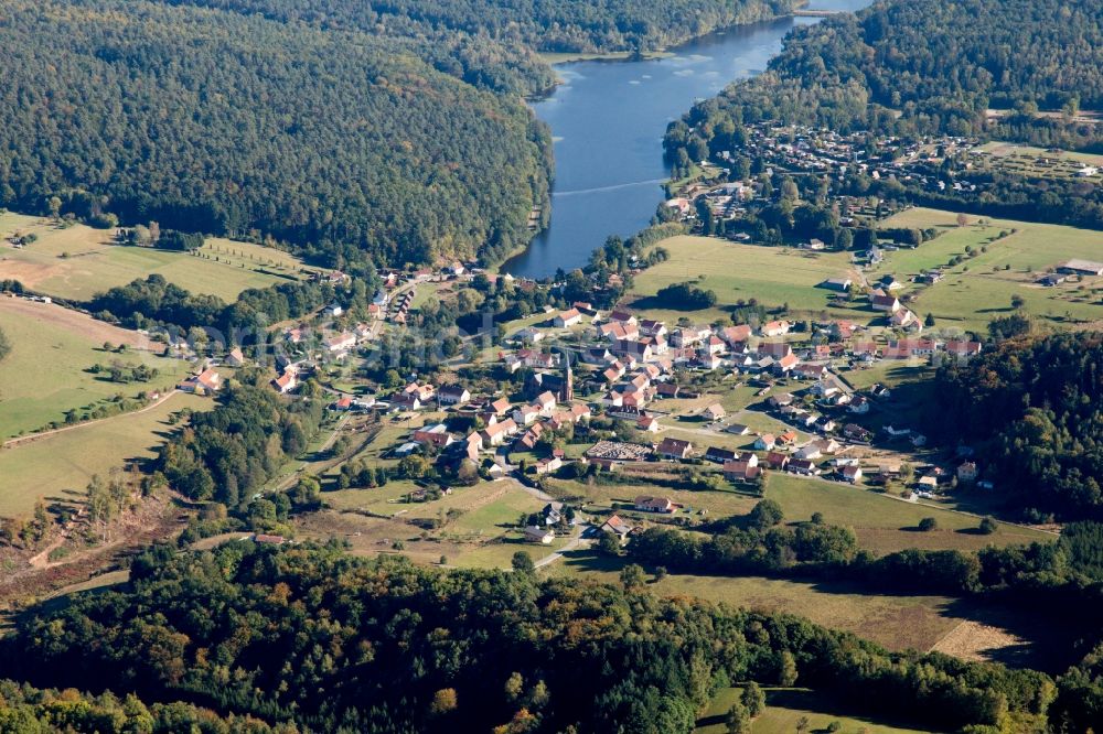 Aerial photograph Haspelschiedt - Village on the lake bank areas of Etang de Haspelschiedt in Haspelschiedt in Grand Est, France