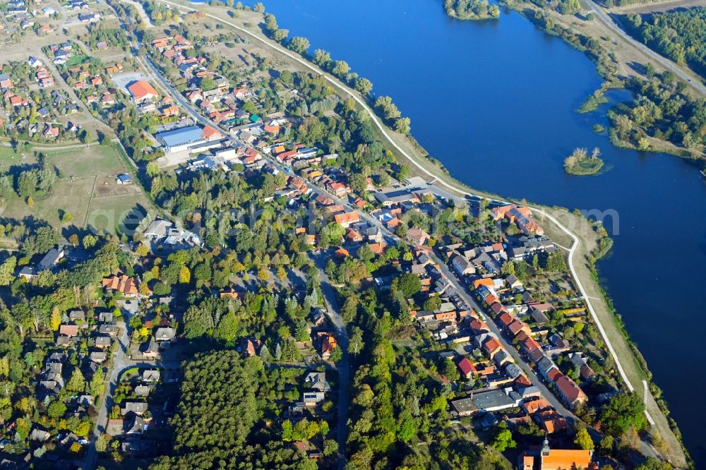 Aerial image Gartow - Village on the lake bank areas Gartower See in Gartow in the state Lower Saxony, Germany