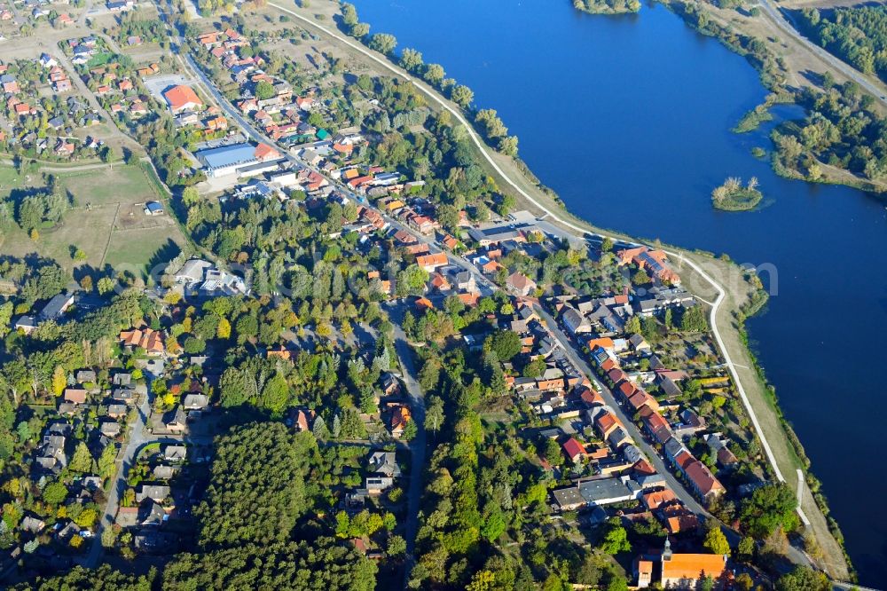 Aerial photograph Gartow - Village on the lake bank areas Gartower See in Gartow in the state Lower Saxony, Germany