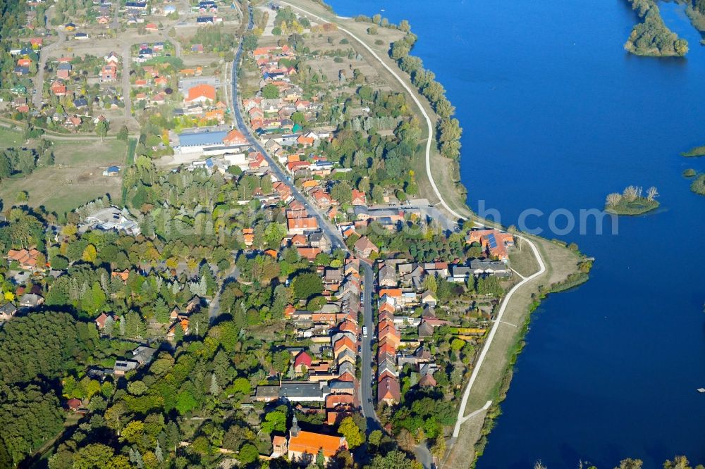 Aerial photograph Gartow - Village on the lake bank areas Gartower See in Gartow in the state Lower Saxony, Germany