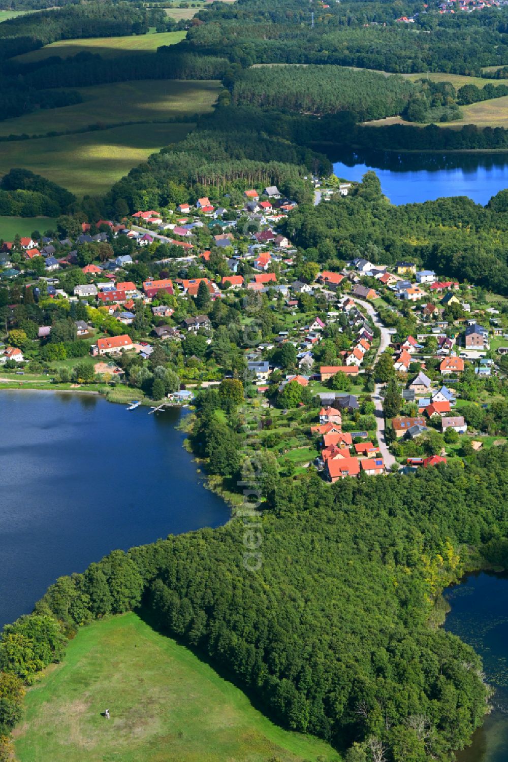 Aerial photograph Godern - Village on the lake bank areas on street Alte Dorfstrasse in Godern in the state Mecklenburg - Western Pomerania, Germany