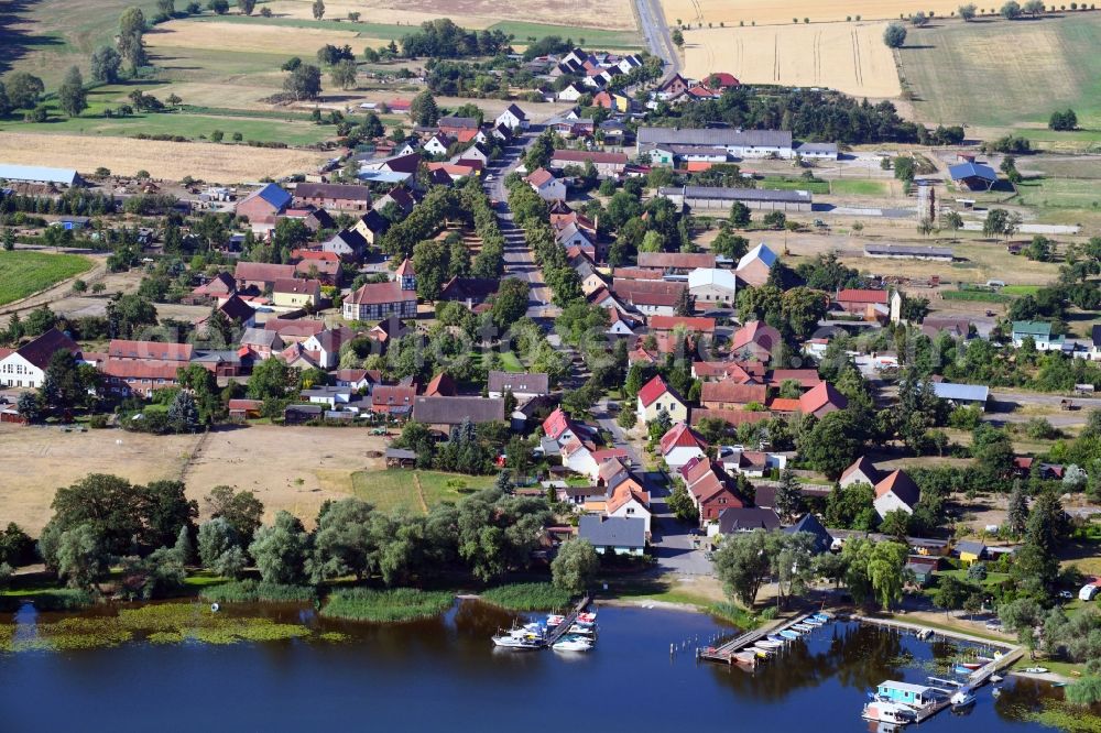 Aerial photograph Semlin - Village on the lake bank areas of Hohennauener Ferchesarer Sees in Semlin in the state Brandenburg, Germany