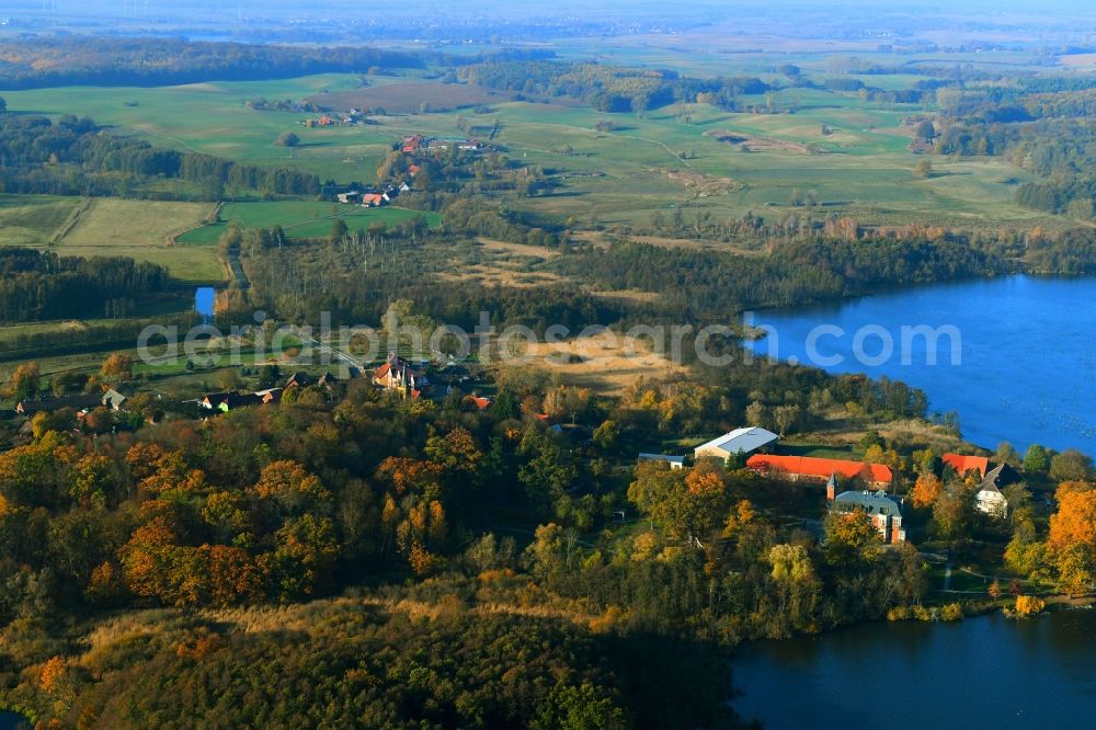 Prillwitz from the bird's eye view: Village on the lake bank areas of Lieps See in Prillwitz in the state Mecklenburg - Western Pomerania, Germany
