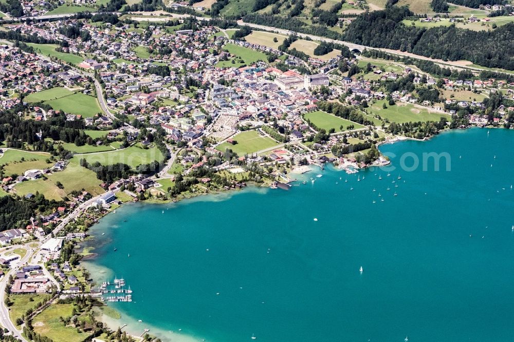 Aerial image Mondsee - Village on the lake bank areas of Mondsee in Mondsee in Oberoesterreich, Austria