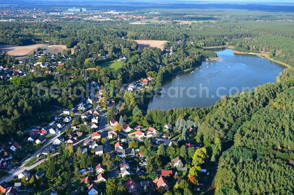 Petersdorf from above - Village on the lake bank areas of Petersdorfer See in Petersdorf in the state Brandenburg, Germany