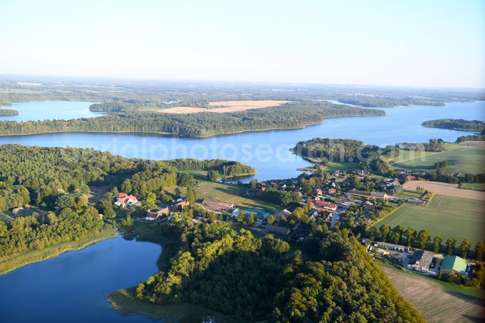 Aerial photograph Groß Zecher - Village on the lake bank areas of Schaalsee in Gross Zecher in the state Schleswig-Holstein, Germany