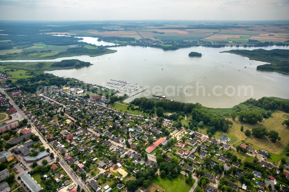 Aerial photograph Rechlin - Village on the lake bank areas of lake Kleine Mueritz in Rechlin in the state Mecklenburg - Western Pomerania